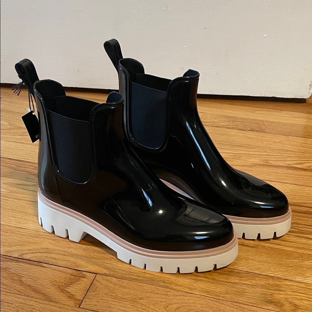 Dolce Vita Black Patent Chelsea Lug Ankle Boots with White Sole - Picture 3 of 9